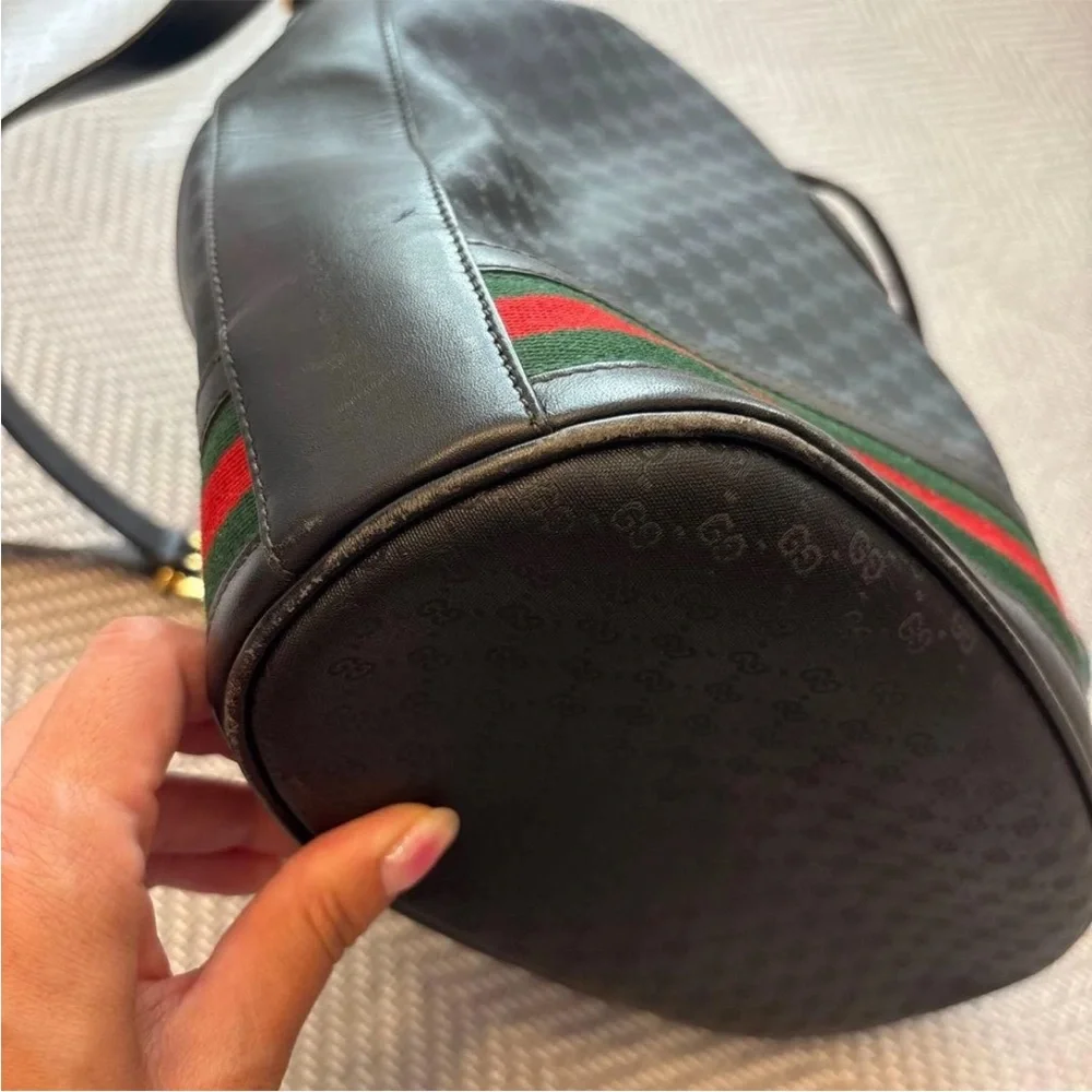Gucci Black and Gold Bucket Bag - Picture 2 of 6